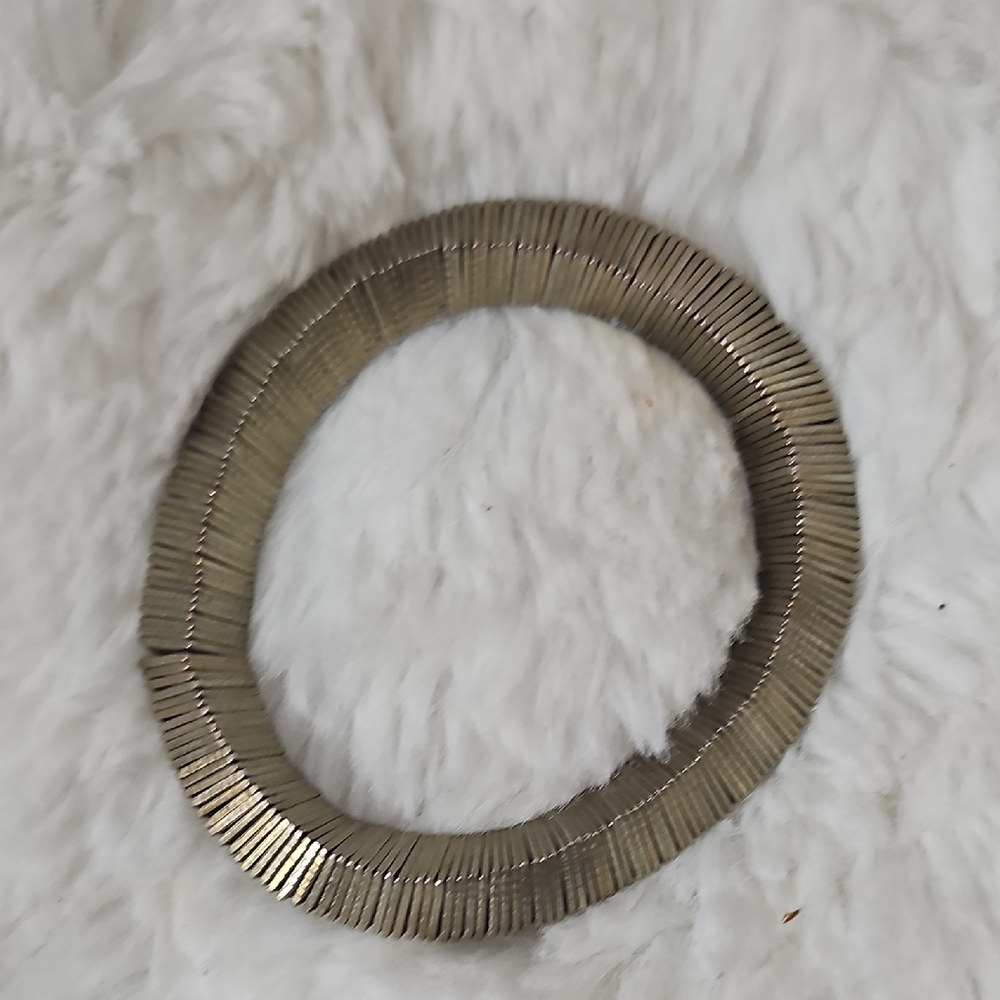 Chic Gold Stretch Bracelet